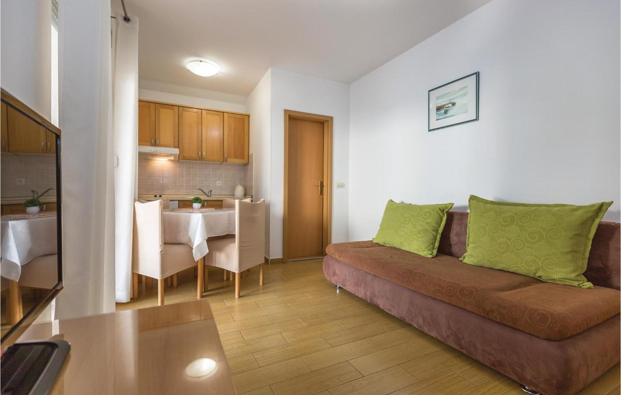 Stunning Apartment In Makarska With Wifi エクステリア 写真