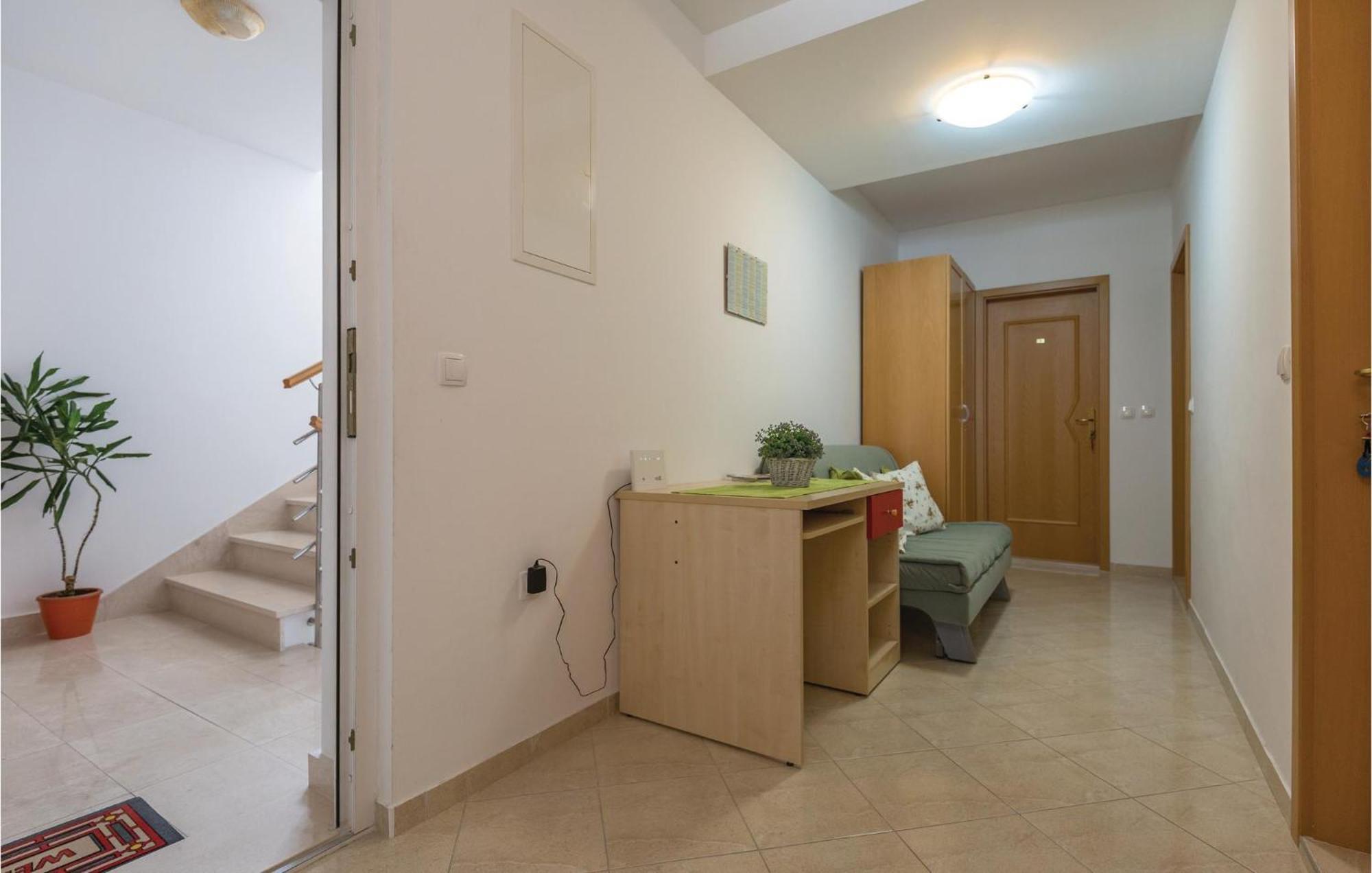 Stunning Apartment In Makarska With Wifi エクステリア 写真